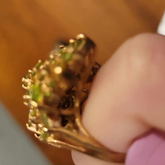 GREEN PERIDOT ring 5 3/4 - Picture 14 of 16